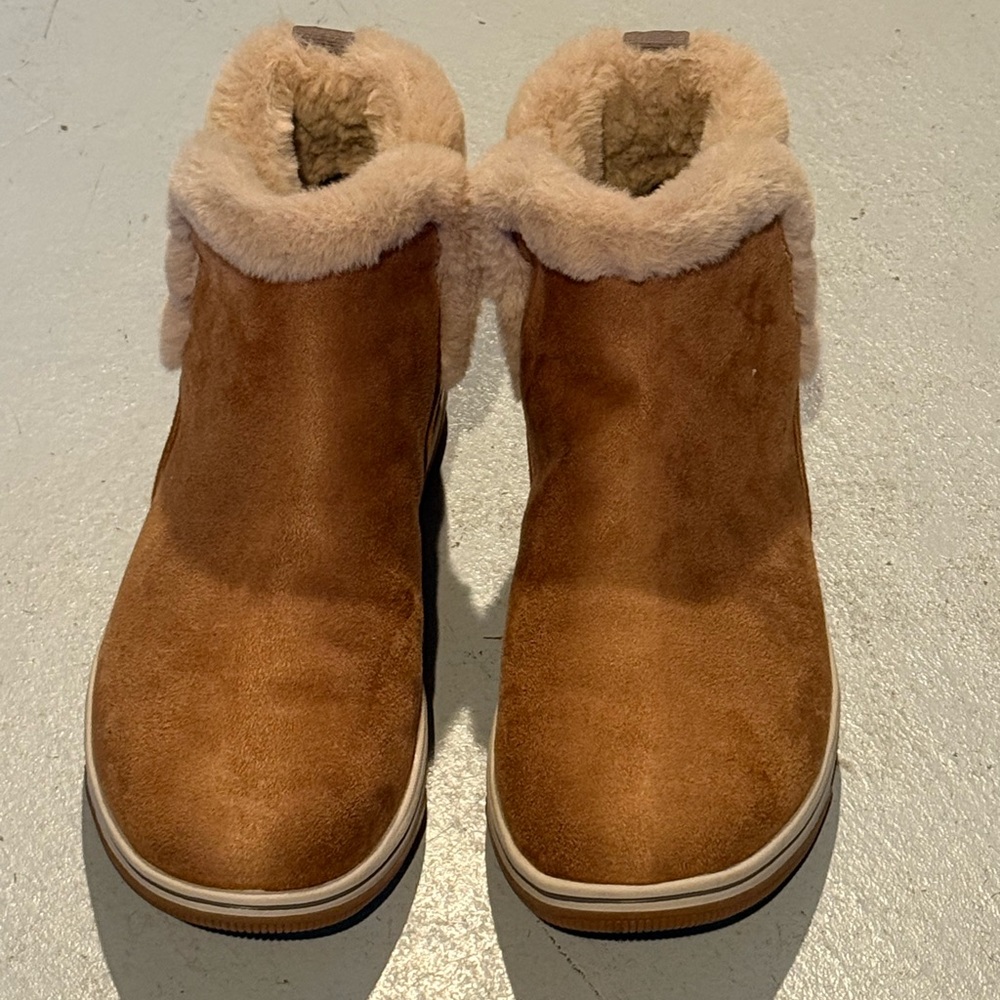 Clarks Brown Slip-On Boots Size 9 1/2 with Shearling Trim
